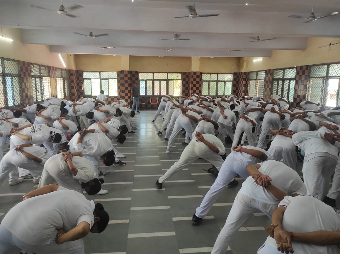MYBEastDelhi's tweet photo. #AzadiKaAmritMahotsav
@NYKEASTDELHI organised Yoga by Civil defence team
@ianuragthakur @NisithPramanik @GautamGambhir @YASMinistry @Nyksindia @moayush #yoga4life #youthforyoga #IDY2022 https://t.co/r6b7UCXdq0
