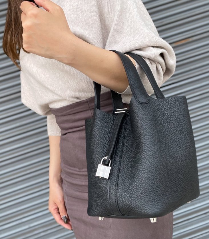 KingramJapan's tweet photo. This is a picotin bag by Hermes🐴
It has a lovely rounded shape.
This bag is also available at a special discount🥳🙌
Popular items sell out quickly, so hurry!

https://t.co/JsLhu77QkE

#hermes #hermeslover #picotin  #hermespicotin #vintagebag #specialoffer #discount #kingram https://t.co/xtGewNlgQE