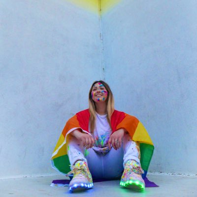 ArtistInRed_'s tweet photo. #NewProfilePic https://t.co/7O2NCZhTDh