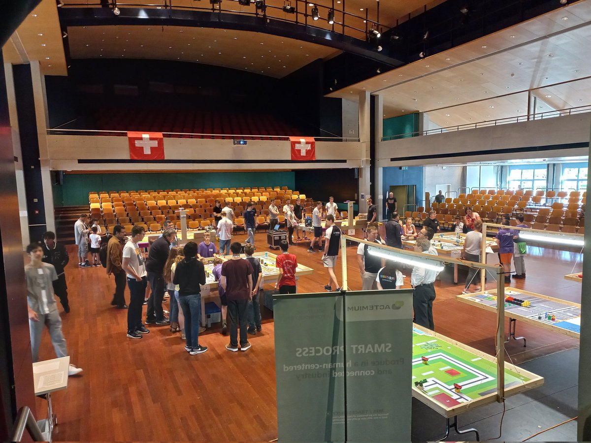 SwissEurobot's tweet photo. And so it begins !
Teams are adjusting their robots for today ! https://t.co/oz9muDOwjp