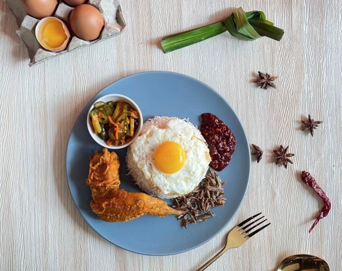 SGmagazine's tweet photo. Find your favourite Muslim-friendly food at Yew Tee Point with fourth KAAAKIS outlet:
https://t.co/w49iMqQO4c
#SGMagazine #muslimfriendly #kakis #crave #nasilemak #otah #nasipadang #chendol #singapore #heritage #food #foodie https://t.co/gZmrwo2kK1