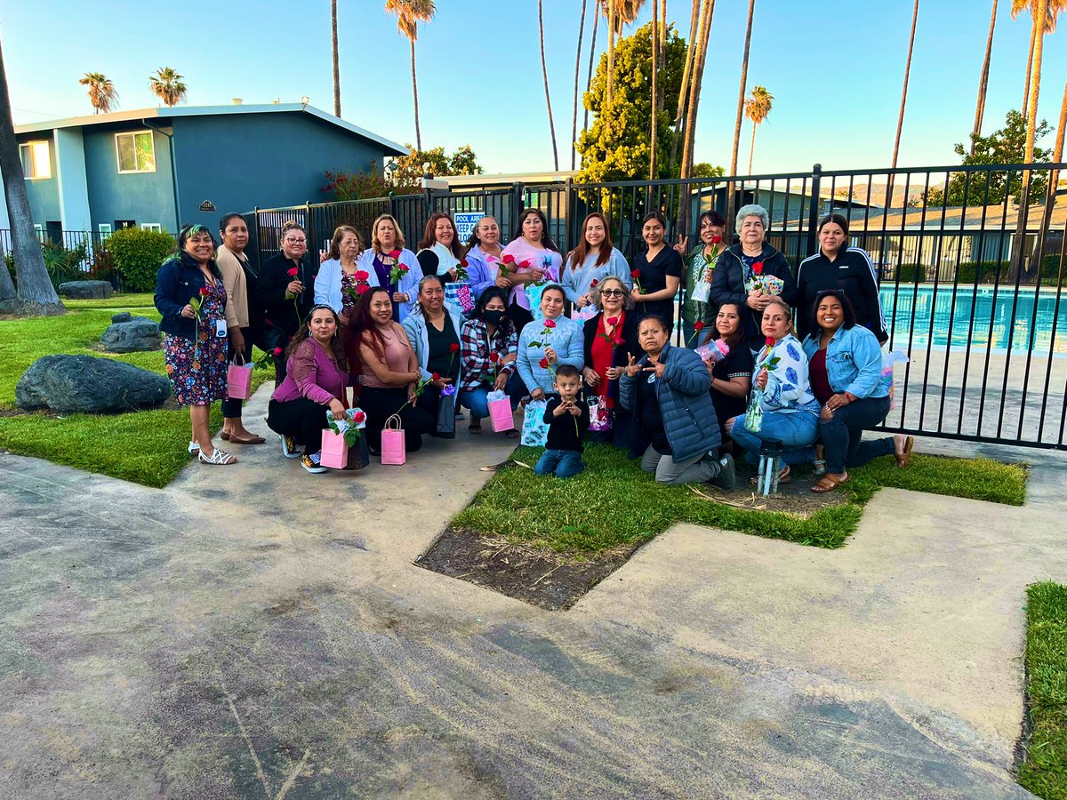 AundrayaM's tweet photo. I couldn’t let a Mother’s Day go by without stopping in to see my favorite ladies ❤️ Lotería, homemade tacos &amp; Doña Francisca’s flan - I will forever crash these parties! #eastsideproud #valleypalmsunidos https://t.co/JrTkhi62Rs