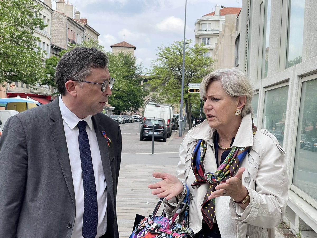 JeanMichelMIS's tweet photo. Saint-Etienne 1ère ville de France à lancer un #plancancer et une grande consultation auprès de ses habitants.
En 2021, le @gouvernementFR a mis en place pour la 1ère fois une stratégie à dix ans pour lutter contre les cancers, et réduire leur poids sur nos vies. https://t.co/J0ZrqBgECd