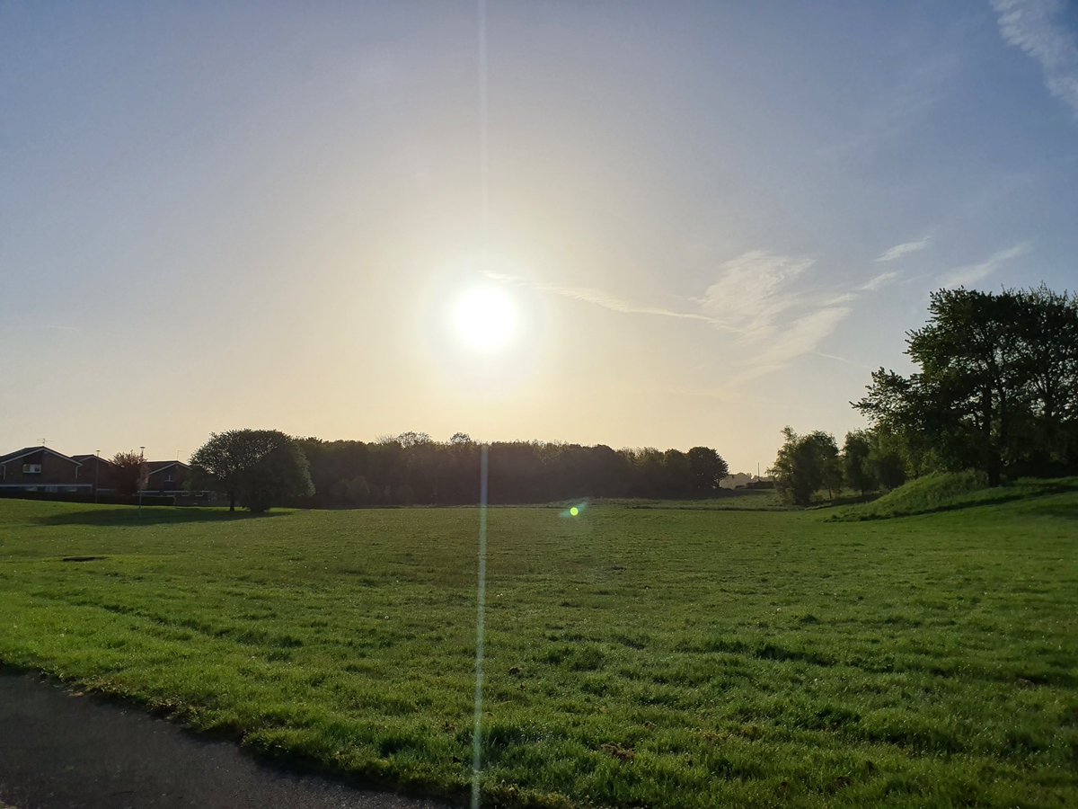 debsforth4's tweet photo. Good Morning World! 
Lush lush day, this time next week on the road for @SunderlandAFC  #exciting #comeon https://t.co/Hex1DpPgXn