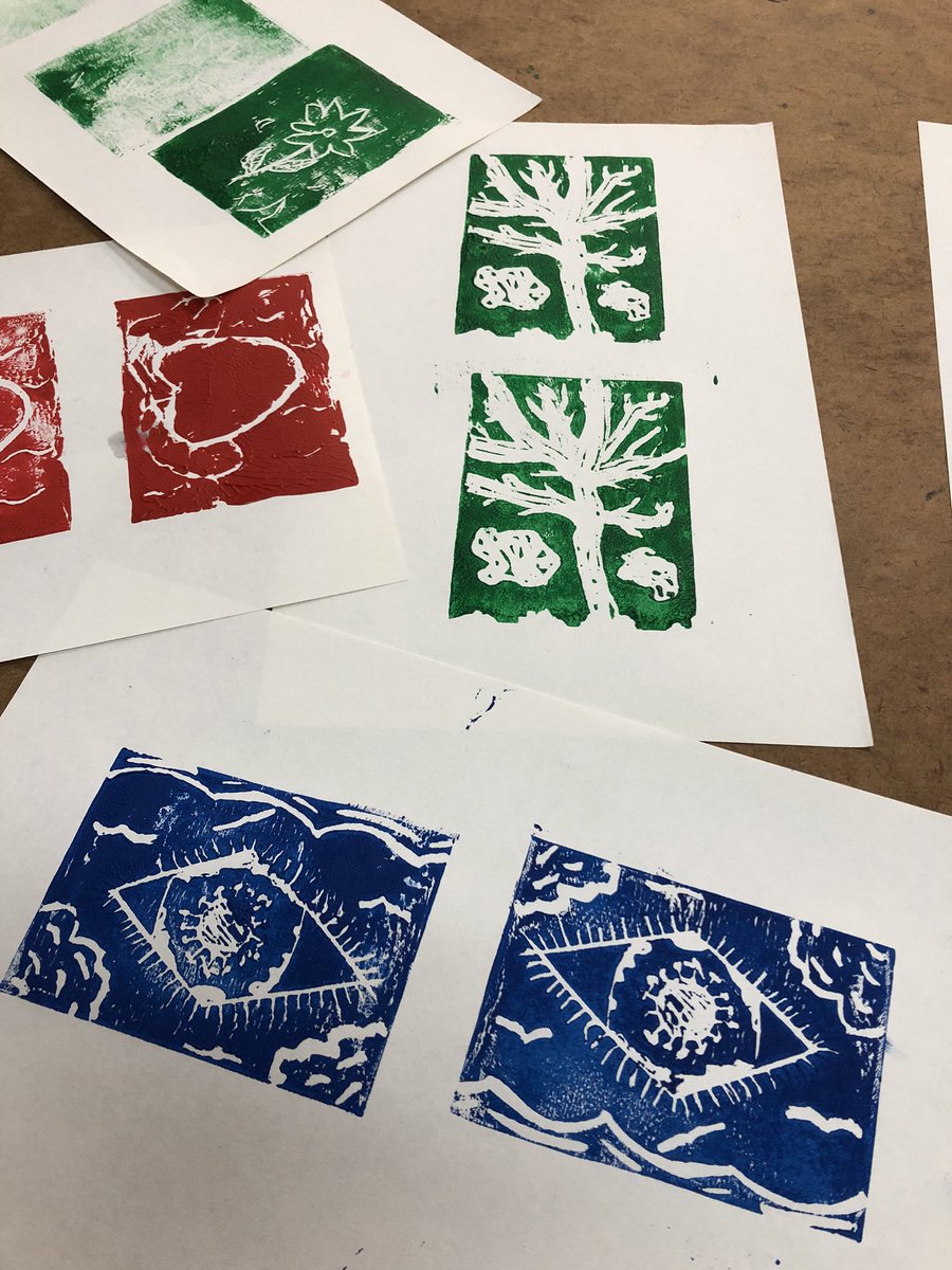 HimaV5's tweet photo. G7 Visual Arts: great effort for first-time carvers of Lino cut blocks. It was challenging but Growth Mindsets won! #isspride https://t.co/Vg5XBEEGZy