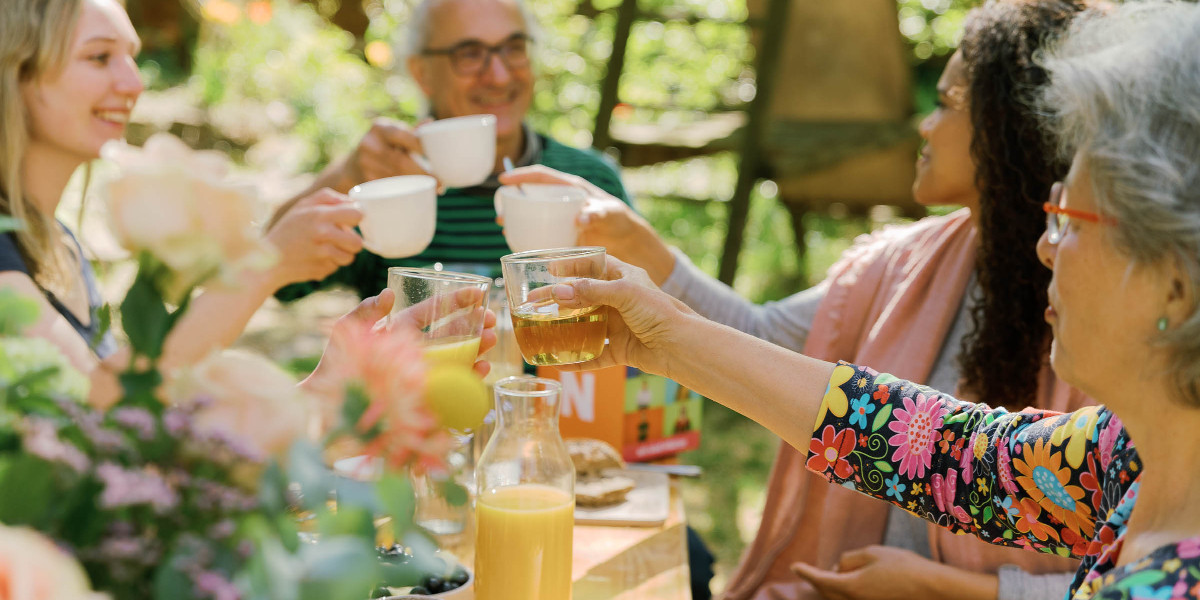 Fairtrade_DE's tweet photo. Heute ist #WorldFairtradeDay 🍌 Unter dem Motto «#FairindenTag» rufen wir dich dazu auf, ein faires Frühstück für dich und deine Liebsten zu organisieren 🥐🍊🍯 https://t.co/IFoZLGRkwT https://t.co/e0rOXbZN9p