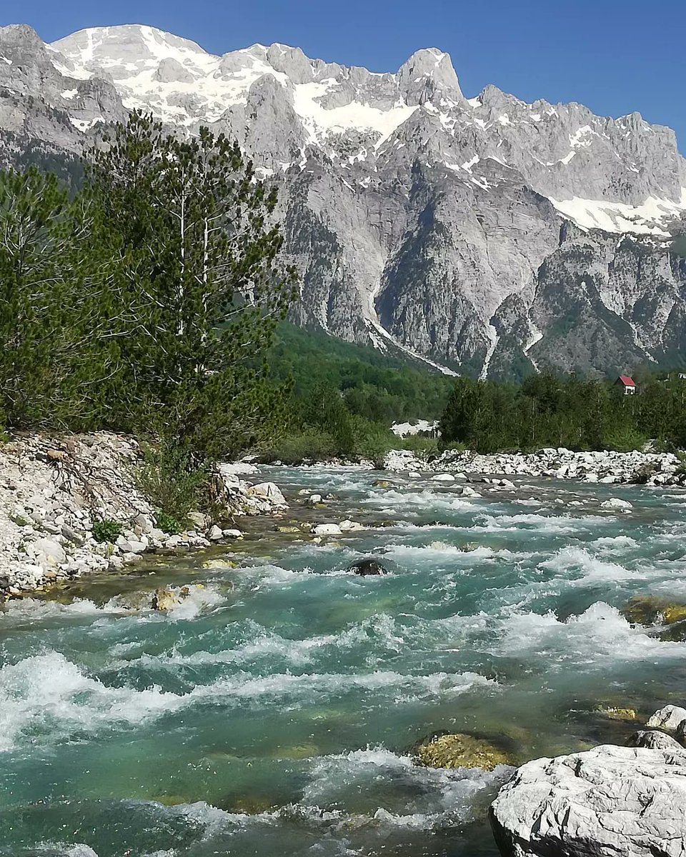 VagaBobTravel's tweet photo. 𝘛𝘩𝘦 𝘮𝘰𝘶𝘯𝘵𝘢𝘪𝘯𝘴 𝘢𝘳𝘦 𝙨𝙝𝙤𝙪𝙩𝙞𝙣𝙜...
.... 𝘢𝘯𝘥 𝘐 𝘮𝘶𝘴𝘵 𝘨𝘰 👣
.
𝗶𝗻𝗱𝗲𝘀𝗰𝗿𝗶𝗯𝗮𝗯𝗹𝗲 mountain splendour
of #ThethNationalPark in the 
#AlbanianAlps 🤩
aka #accursedmountains 
.
#explore_discover_Experience #Wanderlust #CarpeDiem https://t.co/GS64PMYbnq