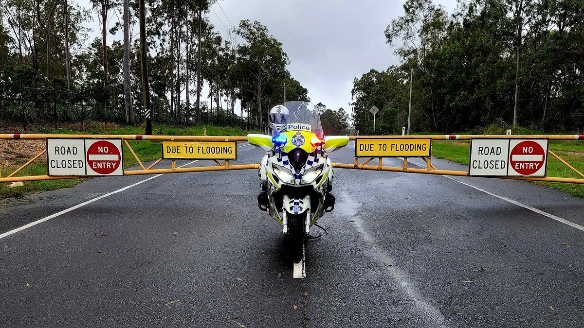 QldPolice's tweet image. Frustrated police are issuing yet another warning to motorists who make deliberate decisions to drive through floodwaters - do not do it. Experience has shown that you should not rely on your car or own driving abilities - if it's flooded, forget it. 
🔗mypolice.page.link/Q3XM