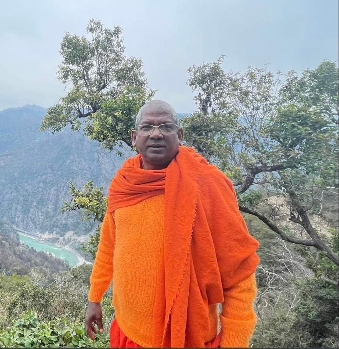 PatanjaliWest's tweet photo. निर्माण से निर्वाण तक की यात्रा
पूज्य स��वामी मुक्तानंद जी का देवलोक गमन,पतंजलि योगपीठ परिवार व सनातन धर्म की अपूरणीय क्षति है। परमपिता परमेश्वर से दिवंगत आत्मा की चिर शान्ति हेतु प्रार्थना।
पतंजलि परिवार राजस्थान पश्चिम
@yogrishiramdev
@Ach_Balkrishna 
@bst_official https://t.co/OMpk0JTa2r