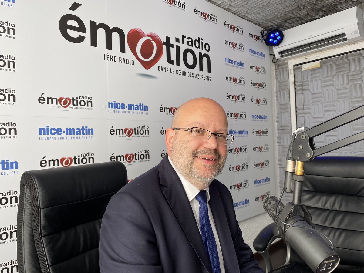 DenisCarreaux's tweet photo. À 13h, Philippe Pradal, adjoint au maire de Nice et candidat de la majorité présidentielle aux #legislatives2022 dans la 3e circonscription des Alpes-Maritimes, sera mon invité dans Émotion à la Une avec @Nice_Matin sur @RadioEmotion_  @HorizonsLeParti @cestrosi https://t.co/BnMKEyk0SP