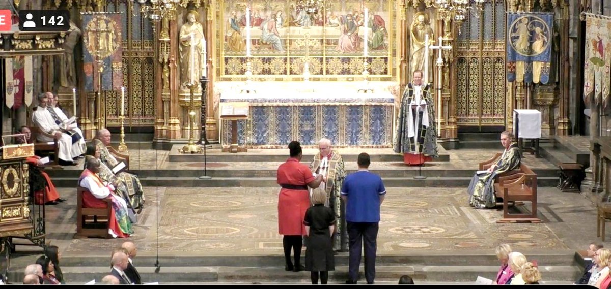 LB66762083's tweet photo. Passing the lamp to the Dean was the most emotional part of the Florence Nightingale 57th Commemoration service. The COVID-19 and British Commonwealth Roll of Honours in full view and living memory of our colleagues who lost their lives in service. @FNightingaleF 
#WeRemember https://t.co/uzVU0mFFH8