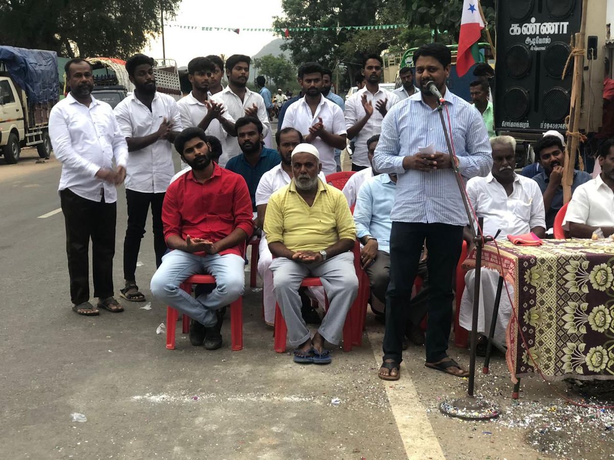 MaduraiPfi's tweet photo. மதுரை சொக்கலிங்கபுரத்தில் பாப்புலர் ஃப்ரண்ட் சார்பில் நடைபெற்ற அலுவலக திறப்பு மற்றும் கொடியேற்று நிகழ்ச்சியில் மாநில துணைத் தலைவர் A.காலித் முஹம்மது அவர்கள் பங்கேற்பு.

மதுரை மாவட்டம் மேலூர் அருகே உள்ள சொக்கலிங்கபுரத்தில் பாப்புலர் ஃப்ரண்ட் ஆஃப் இந்தியாவின் புதிய அலுவலகம் https://t.co/2K0t3gxmqm