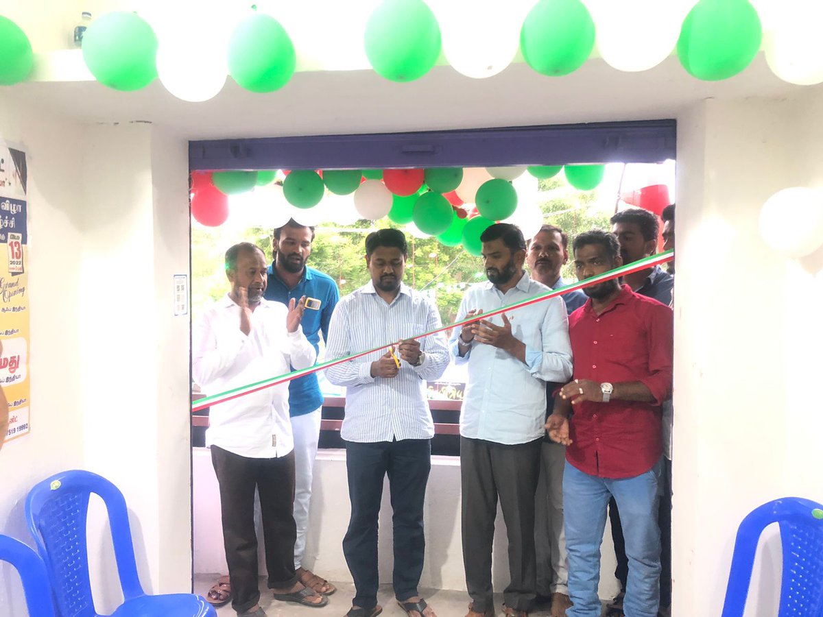 MaduraiPfi's tweet photo. மதுரை சொக்கலிங்கபுரத்தில் பாப்புலர் ஃப்ரண்ட் சார்பில் நடைபெற்ற அலுவலக திறப்பு மற்றும் கொடியேற்று நிகழ்ச்சியில் மாநில துணைத் தலைவர் A.காலித் முஹம்மது அவர்கள் பங்கேற்பு.

மதுரை மாவட்டம் மேலூர் அருகே உள்ள சொக்கலிங்கபுரத்தில் பாப்புலர் ஃப்ரண்ட் ஆஃப் இந்தியாவின் புதிய அலுவலகம் https://t.co/2K0t3gxmqm