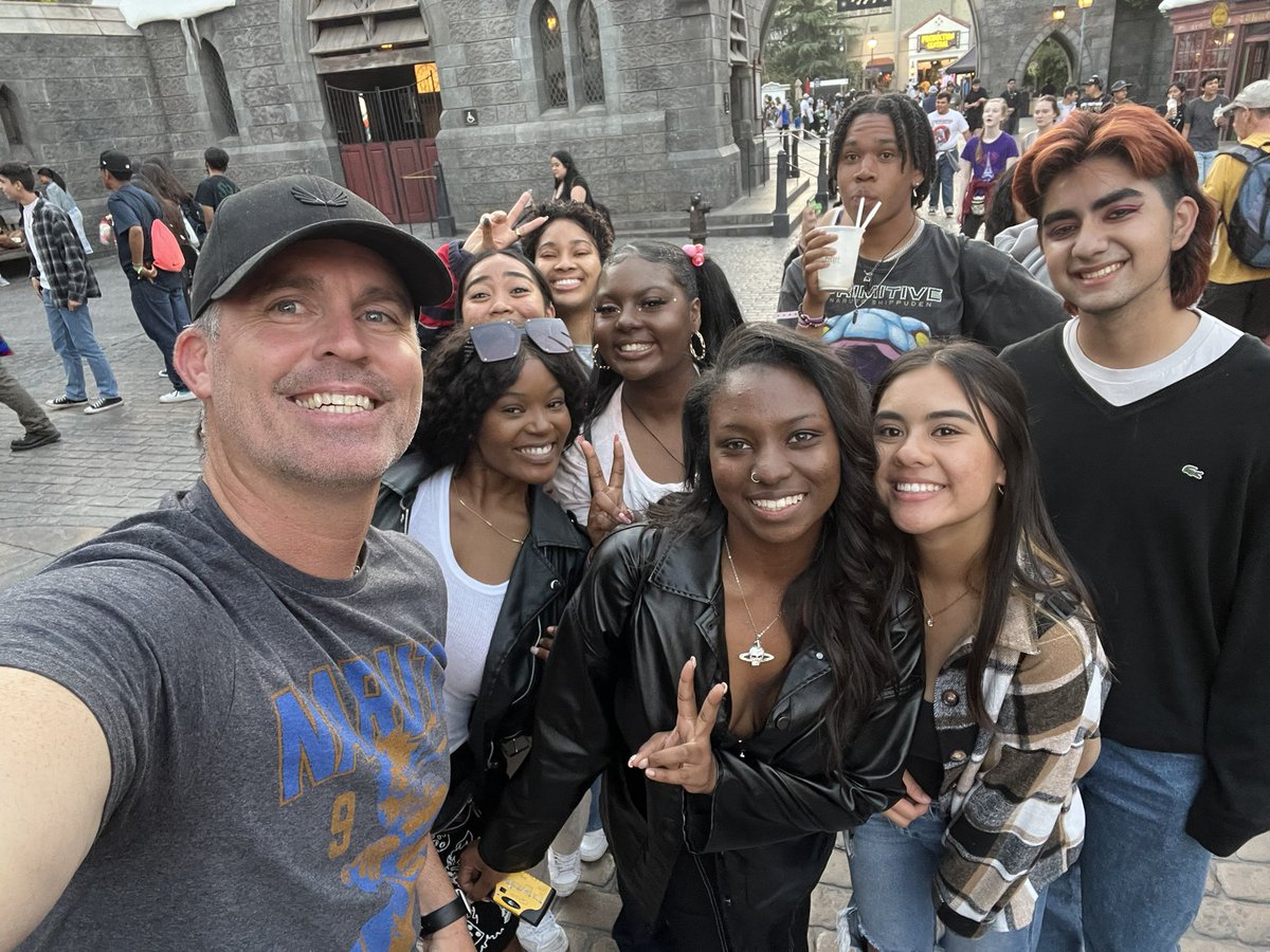 EtiwandaRed's tweet photo. #gradnight2022 we are having a great time at universal!! https://t.co/H3zij6ClOD