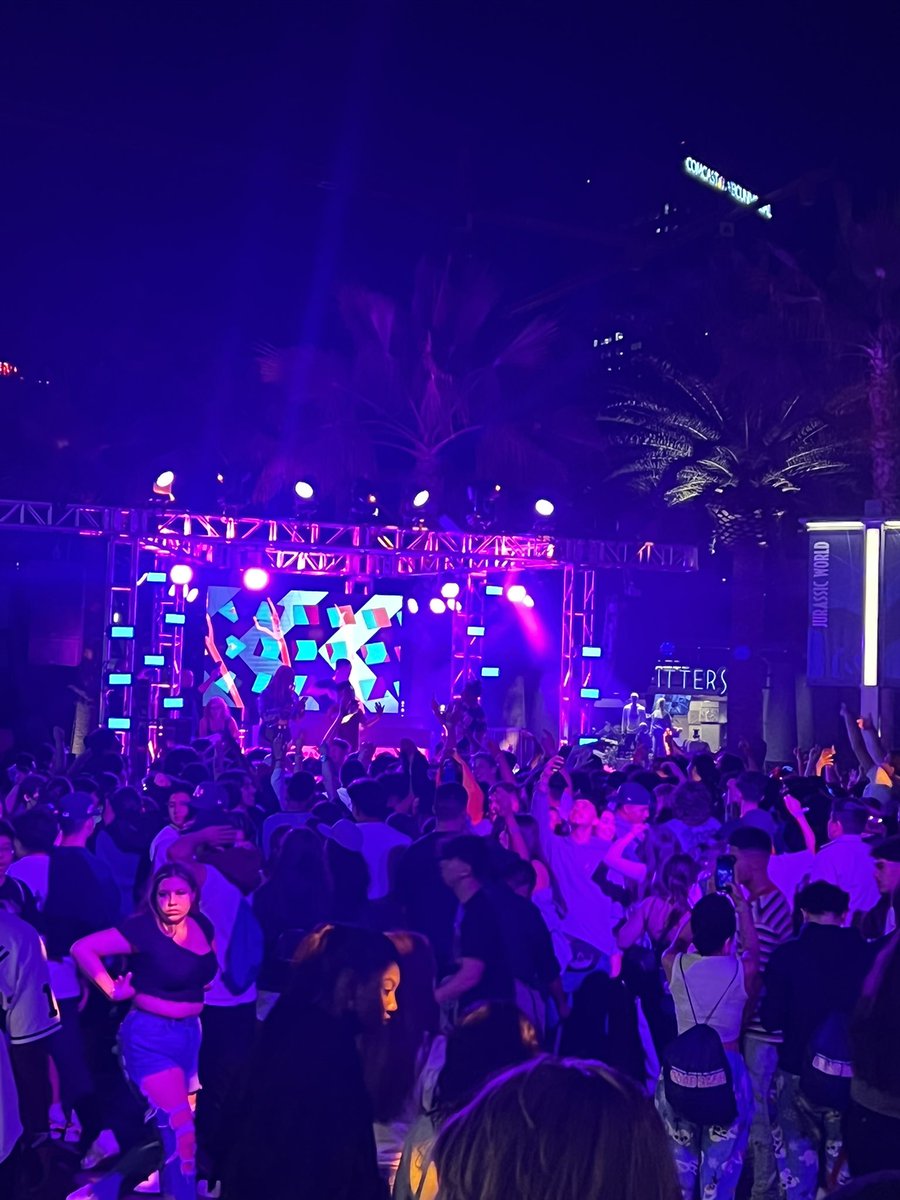 EtiwandaRed's tweet photo. #gradnight2022 we are having a great time at universal!! https://t.co/H3zij6ClOD