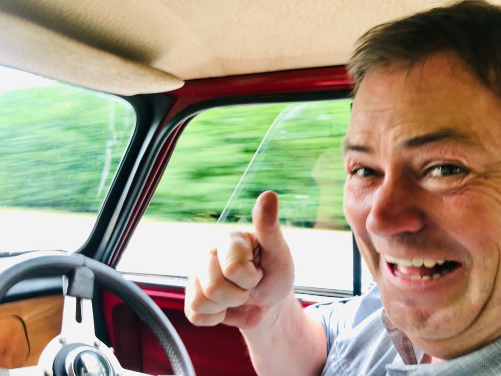 mikebrewer's tweet photo. Have a cracking weekend everybody.. 🇬🇧🚗👍#mowingthelawn #clearingup https://t.co/fzB0IyHvWr