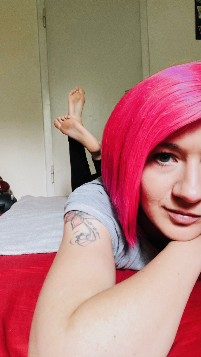 BossLadyGina1's tweet photo. Du suchtest schon wieder Twitter und dein minischwanz zuckt wieder , dann weis du ja was zu tun ist Abdrücken!! 

RT-Game ,Glücksrad 
Paypal , Verse 
Amazon Gutschein 

#findom #femdom #sub #feet #feets #zahlfotze #zahlschwein #herrin #geldherri #rt_feet #rtgame #RTGermanFindom https://t.co/Za5xi4lTxZ