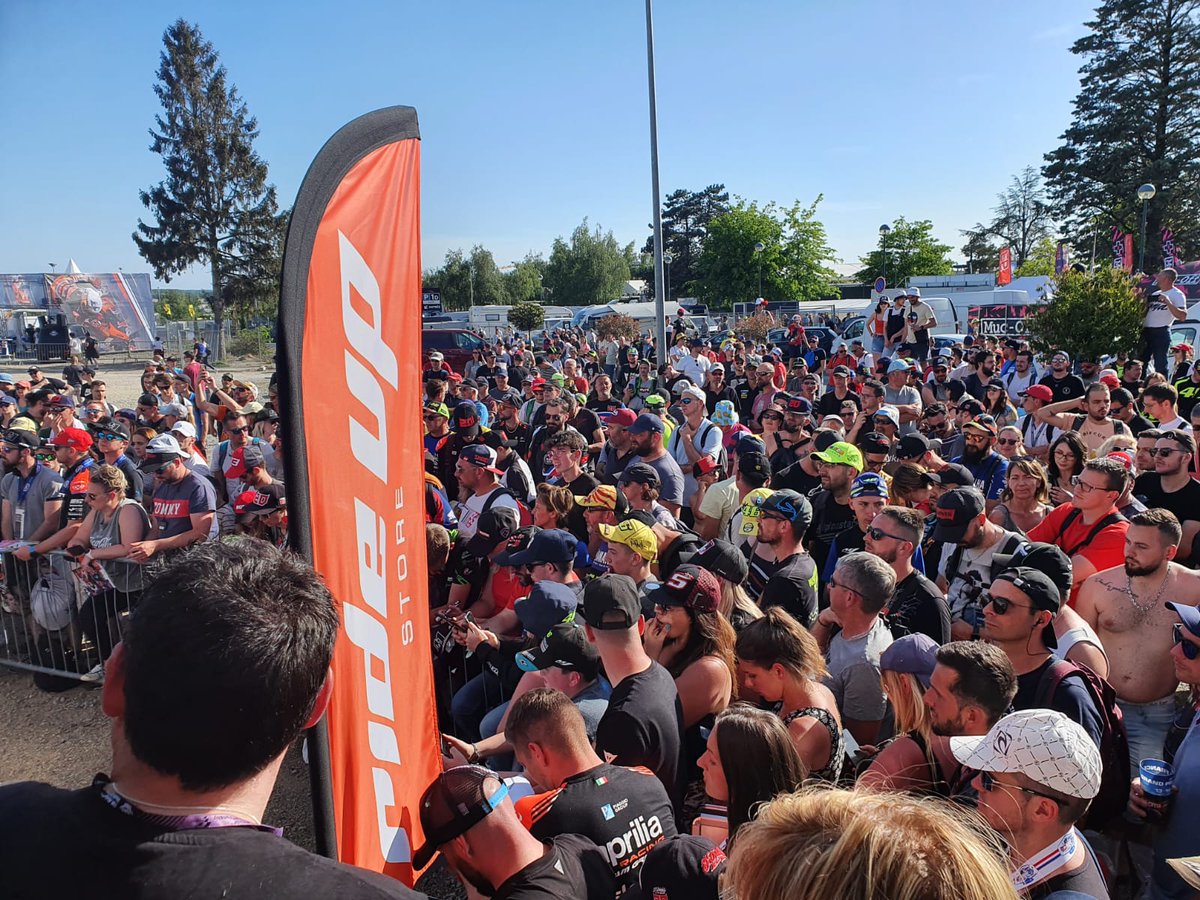 fratton01's tweet photo. @AleixEspargaro hier au #RideUpStore de la Fan Zone du #FrenchGP #MotoGP 🇫🇷 https://t.co/7Qr4rSAv91