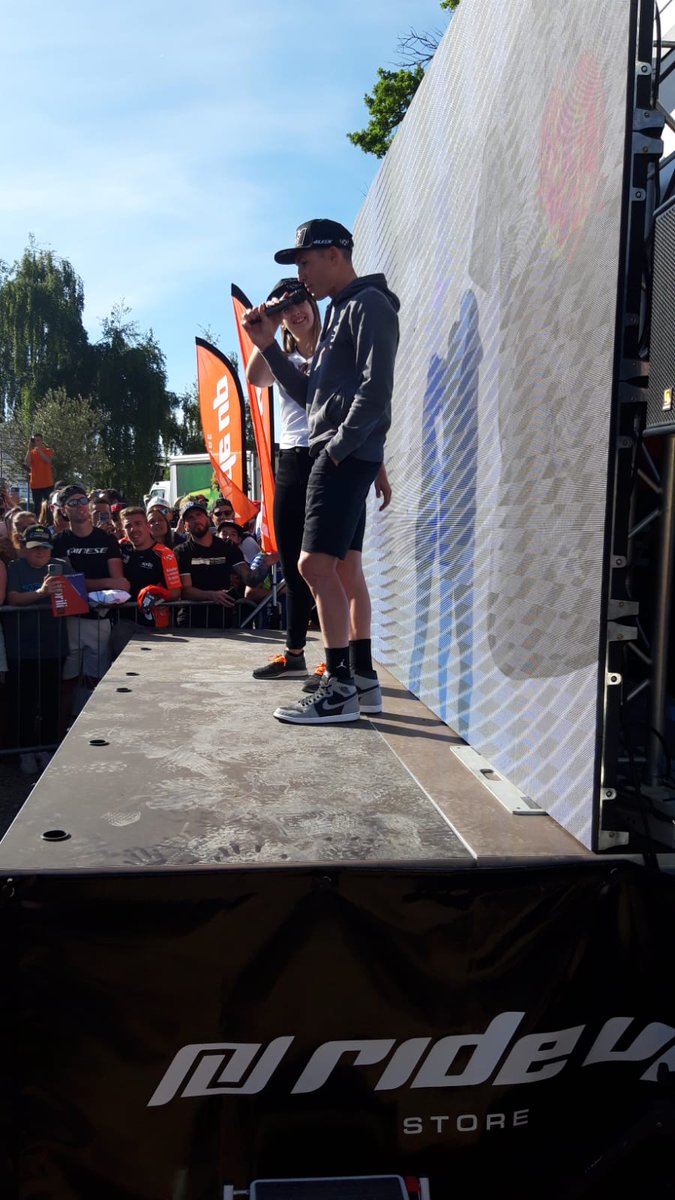 fratton01's tweet photo. @AleixEspargaro hier au #RideUpStore de la Fan Zone du #FrenchGP #MotoGP 🇫🇷 https://t.co/7Qr4rSAv91