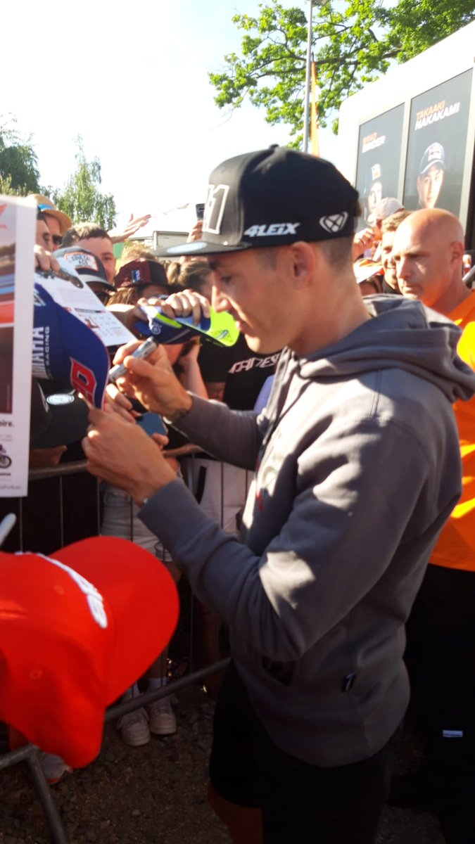 fratton01's tweet photo. @AleixEspargaro hier au #RideUpStore de la Fan Zone du #FrenchGP #MotoGP 🇫🇷 https://t.co/7Qr4rSAv91