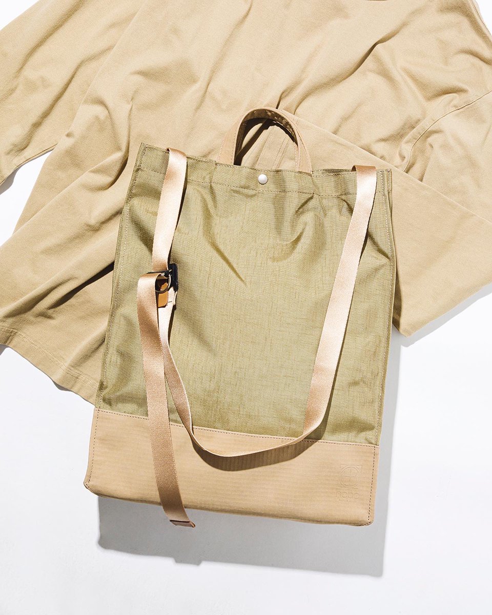 hoboOfficial's tweet photo. 2022 Spring Collection
⁡
■ EVERYDAY TOTE BAG with ECCO LEATHER
¥34,650 (tax included)
W34×H42×D10.5cm 14L 
made in Japan
⁡
■ ARTISAN L/S CREW NECK TEE COTTON JERSEY MATCHA DYED
¥14,850 (tax included)
S, M, L, XL
⁡
https://t.co/oWYM7pTiga https://t.co/UOBNNuSsDP