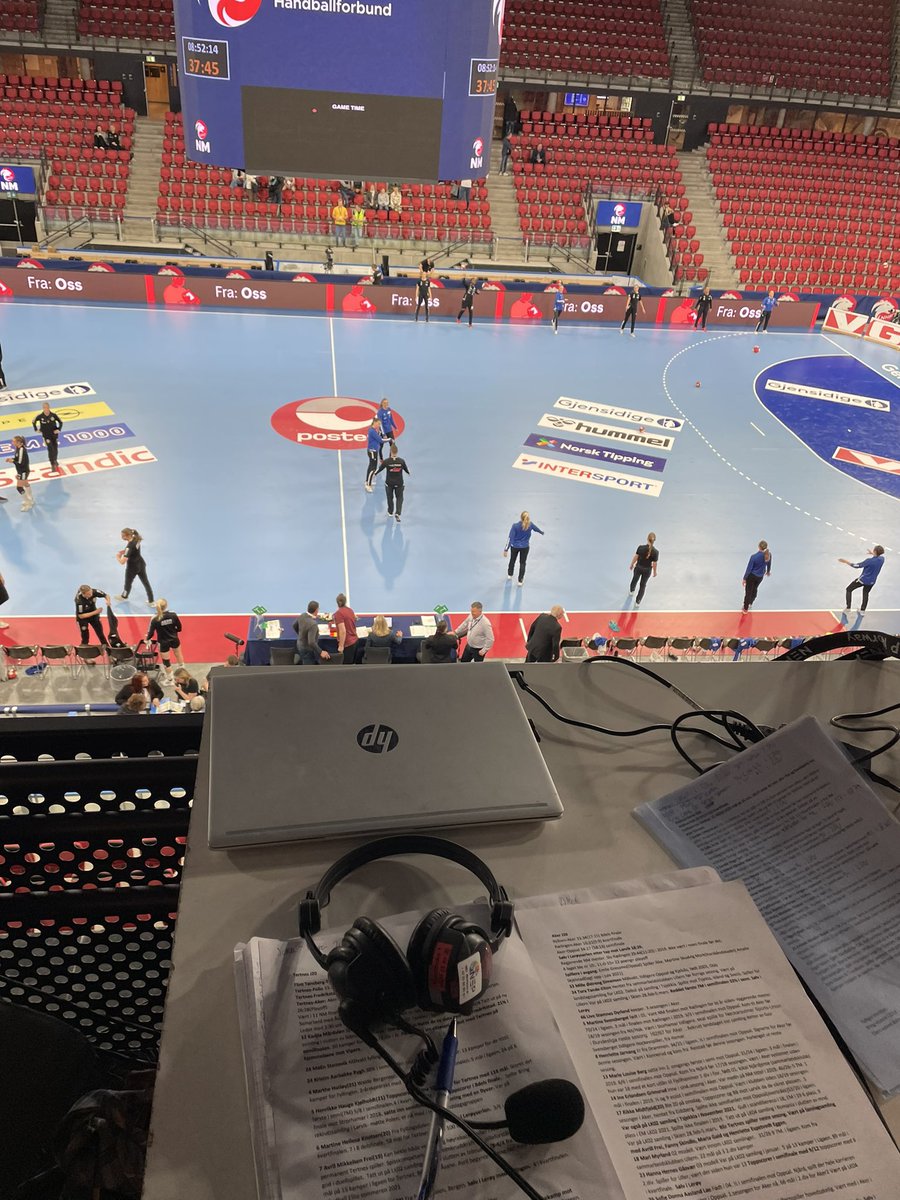 Gamst91's tweet photo. Ishockeypøkk er byttet ut med håndball, og håndballfest på Jordal.Klar for juniorfinaler:Tertnes-Aker på jentesiden, og Trønderderby på guttesiden, Charlottenlund-Melhus. Fra 09:25 på tv2 sport2 og play. #2handball https://t.co/JqBOhpdIfM