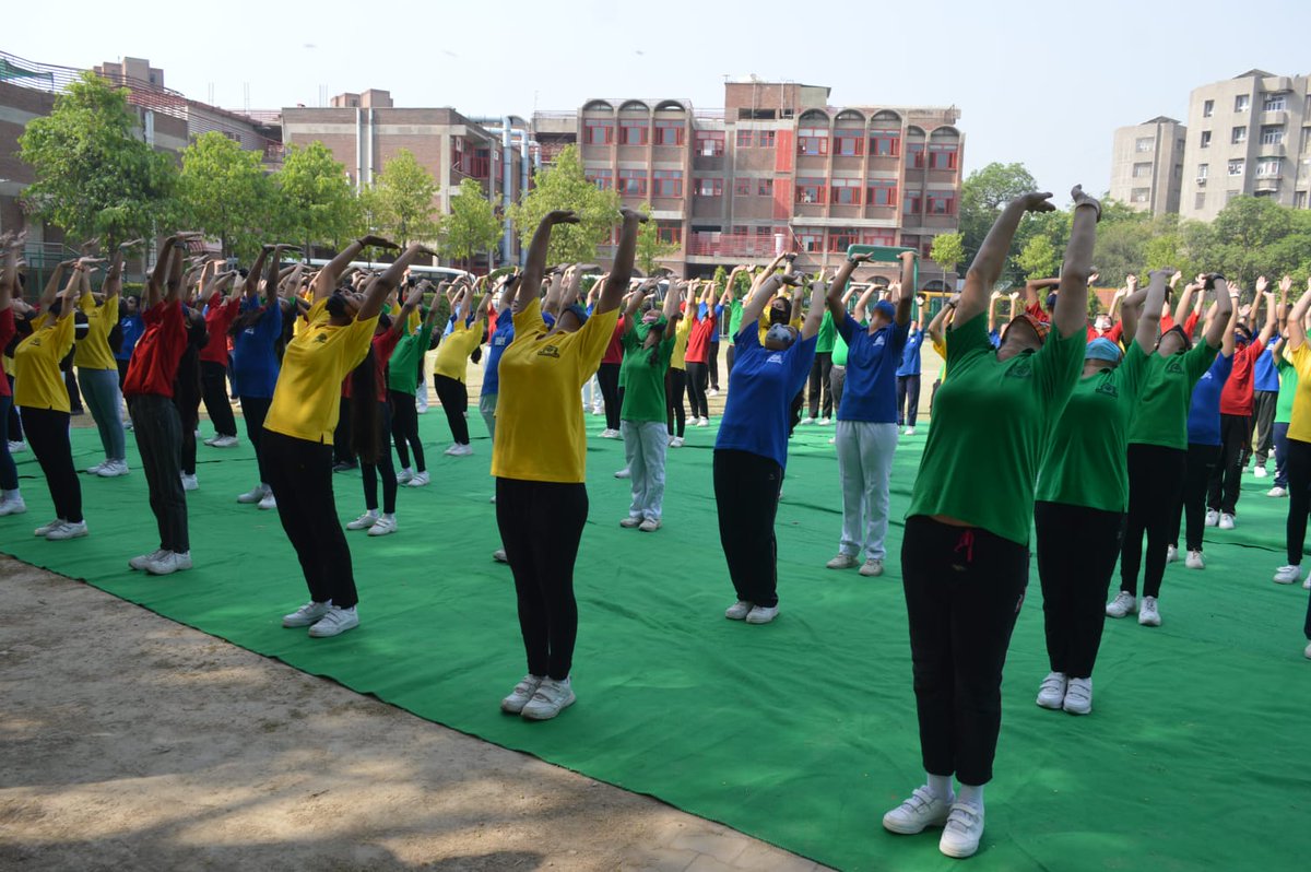 PublicAhlcon's tweet photo. Yoga..our pride...
#AzadiKaAmritMahotsav 
#yogaday2022 
#Ahlcon
#IDY2022
celebrating yoga activities in school ..performing Surya Namaskaar
@ashokkp @Ahlconpublic1
@MamthaSays
@PMOIndia https://t.co/6bes0sLSMv