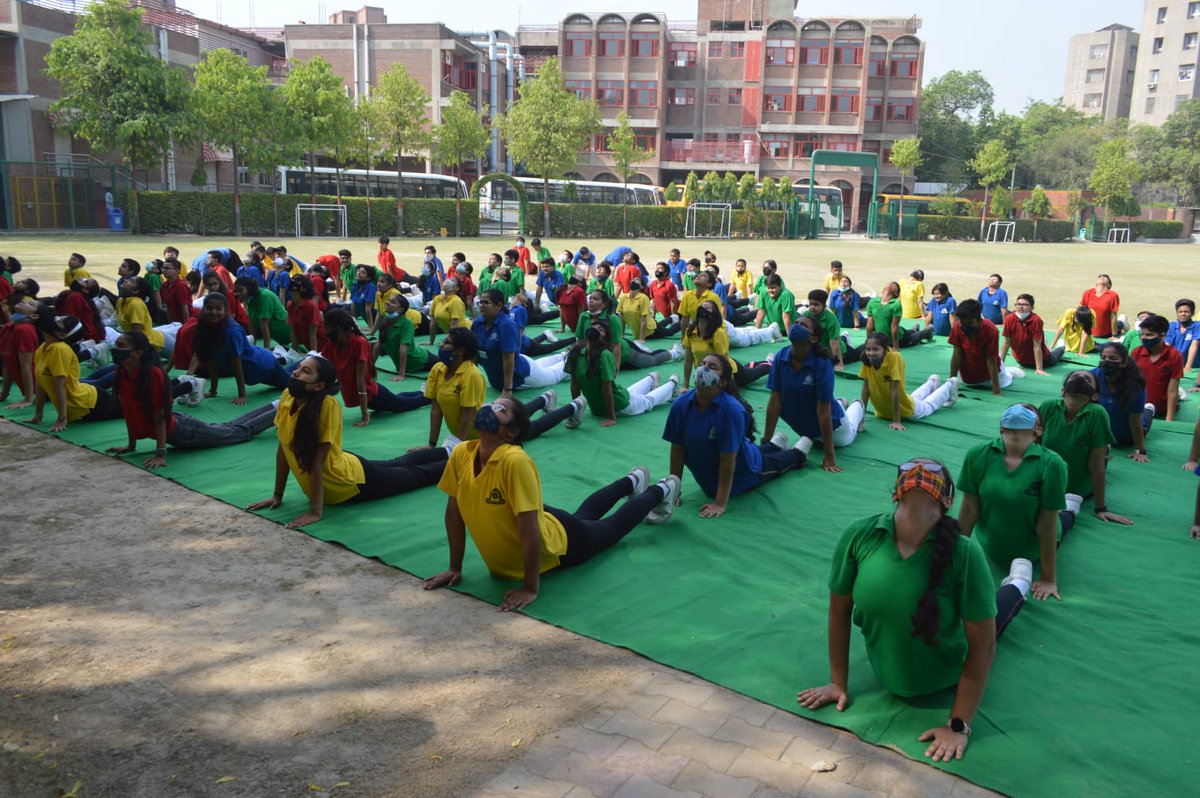PublicAhlcon's tweet photo. Yoga..our pride...
#AzadiKaAmritMahotsav 
#yogaday2022 
#Ahlcon
#IDY2022
celebrating yoga activities in school ..performing Surya Namaskaar
@ashokkp @Ahlconpublic1
@MamthaSays
@PMOIndia https://t.co/6bes0sLSMv