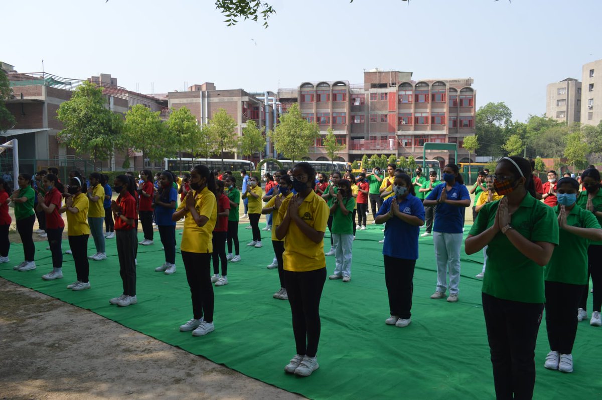 PublicAhlcon's tweet photo. Yoga..our pride...
#AzadiKaAmritMahotsav 
#yogaday2022 
#Ahlcon
#IDY2022
celebrating yoga activities in school ..performing Surya Namaskaar
@ashokkp @Ahlconpublic1
@MamthaSays
@PMOIndia https://t.co/6bes0sLSMv