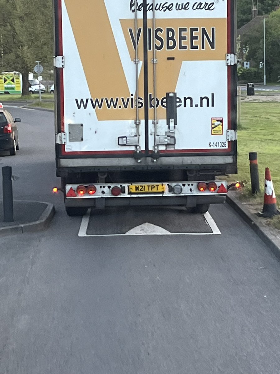 VPikey's tweet photo. Anyone know this fella he was having a bloody nightmare this morning trying to find his delivery, I was out early and able to help. #spreadthelove #visbeen https://t.co/ZePtrOZXFZ