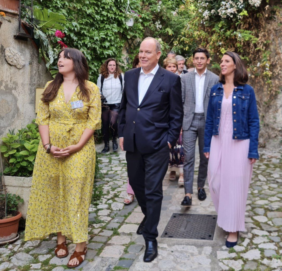 LLaRosaSerafini's tweet photo. Lancement de la 35ème Fête de l’Oeillet hier soir à Falicon en présence de SAS Albert II de Monaco, les parlementaires et élus des Alpes-Maritimes. 

Après 2 ans la fête fait son retour dans le village sublimé par 9000 œillets et les centaines d’heures de travail des bénévoles 💐 https://t.co/T04FJ97Sem