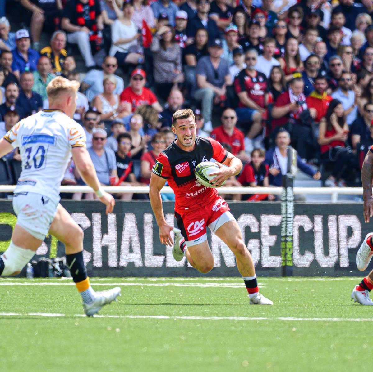 LeLOURugby's tweet photo. 𝟯-𝟴 𝗔̀ 𝗟𝗔 𝗣𝗔𝗨𝗦𝗘 🙅‍♂️
Dominé territorialement et imprécis, le LOU reste dangereux face aux @WaspsRugby. Tout reste à jouer dans cette demi-finale… Allez !
•
#LOUWAS
#TeamLOU 🔴⚫️ https://t.co/PxTRzJjbd3