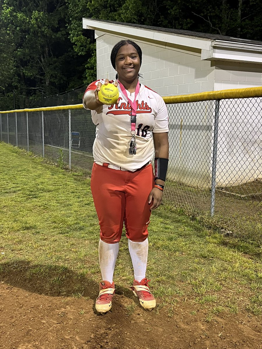 Lady knight with a solid win last night to finish out the regular season15-1 over Caroline.  A long   flying dinger for <a href="/myliaak15/">Mylia Knight</a>.  <a href="/cc_carter07/">Caroline “CC” Carter</a>  on the mound 6ks and going 2/3. We will now move on to district tournament Tuesday.  Go gettem ladies. ❤️❤️🥎❤️🥎🥎❤️