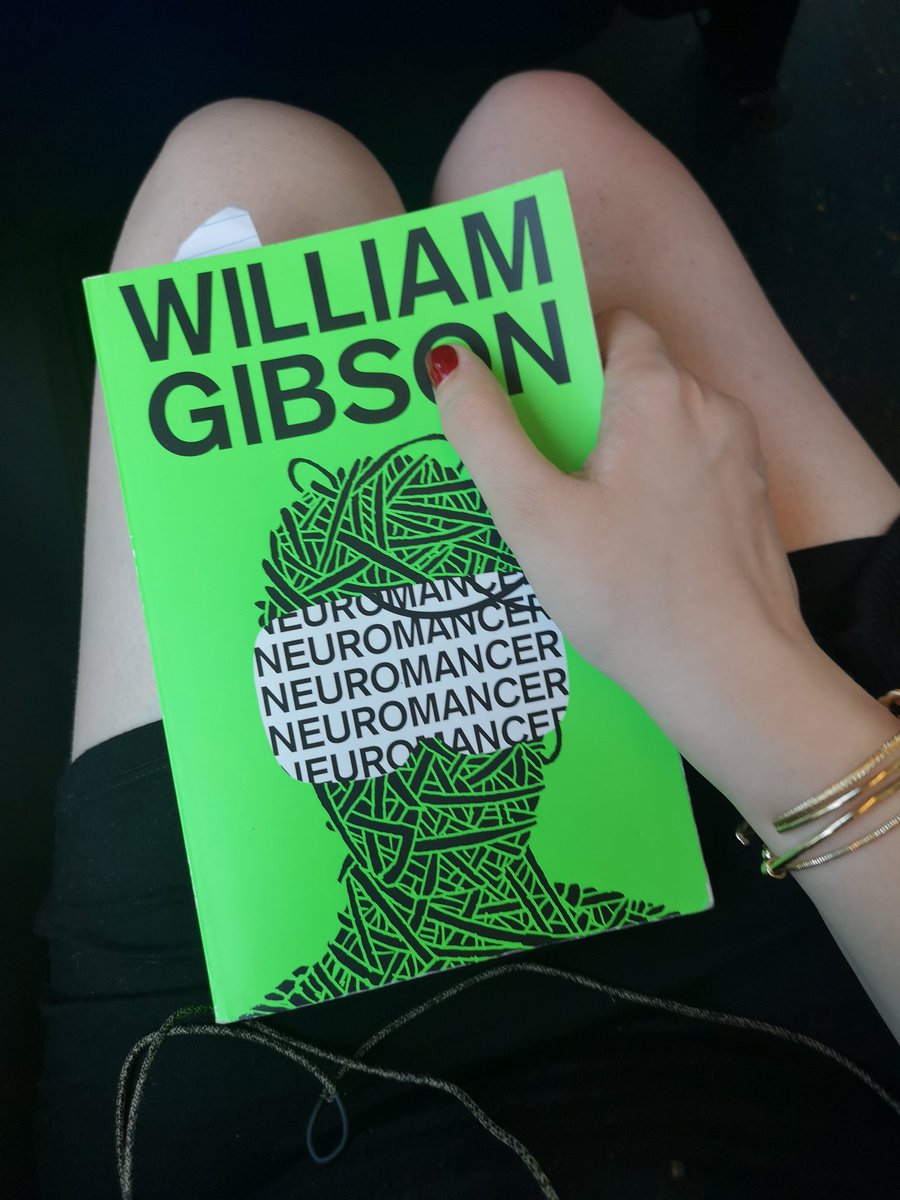 austenshearts's tweet photo. this book doesn't match my outfit https://t.co/TOIS7QSpLR