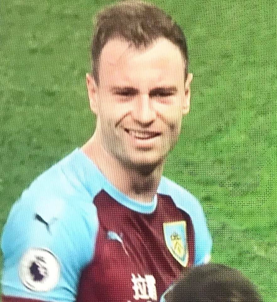 OfficialVizeh's tweet photo. Oi Arsenal fans if you want Burnley to make Spurs drop points this weekend?

Make this pic of Ashley Barnes your profile picture for shithouse goodness

if you don’t then well, we tried to prepare you💁‍♂️

RT to raise awareness👏🏼 https://t.co/1dNqbY91q3
