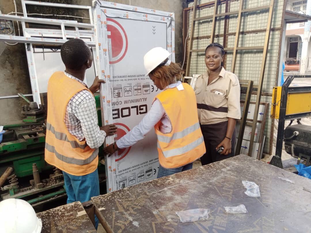 StrongLadies1's tweet photo. Découvrez aujourd'hui Roldie KATAMBUA, incubée 4è Ed. Strong Ladies.
Son idée d'affaires c'est de la menuiserie aluminium dont notamment la fabrication des portes et fenêtres, des étagères, des gardes-fou.

Les zèles qui fait pousser des Z'elles. @TshikuyaKayembe @JKanyoni https://t.co/tyRRTIk48h