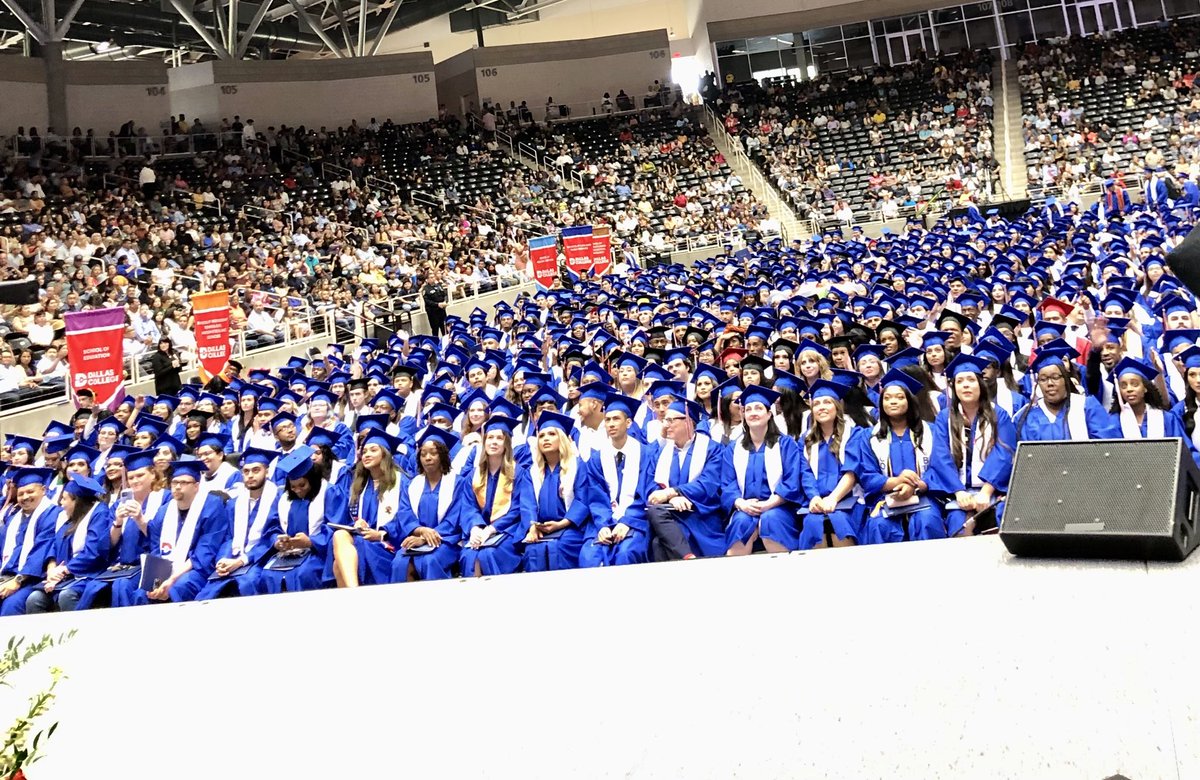 prezslejko's tweet image. There’s a sea of smartness and an ocean of possibilities sitting right in front of me tonight! @dallascollegetx graduation. This is just 1000 of the 6k who are crossing the stage this weekend. And they did it all during a pandemic. Just Wow! #TheFutureIsBright