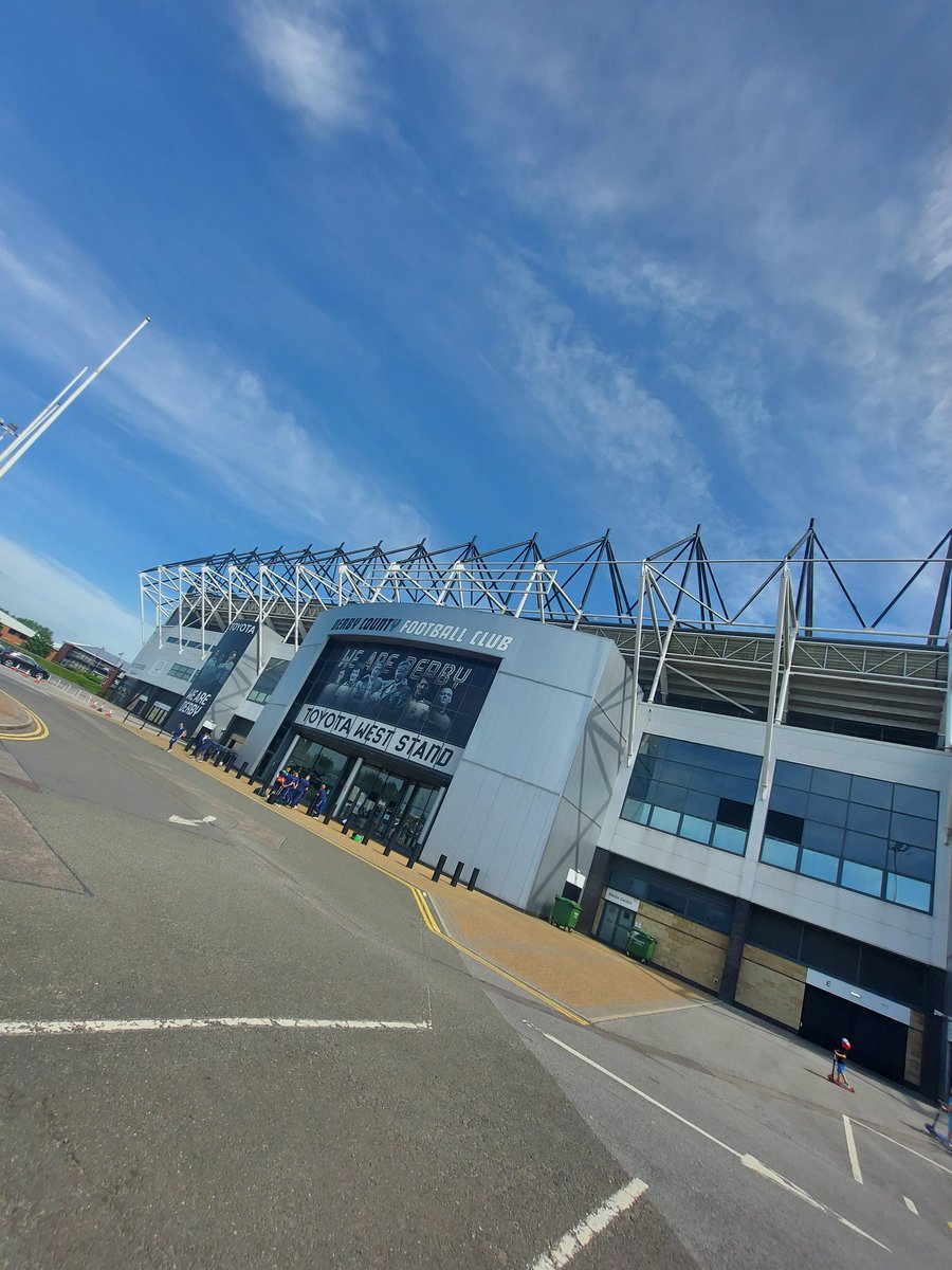 worldwide.awaydays tweet media