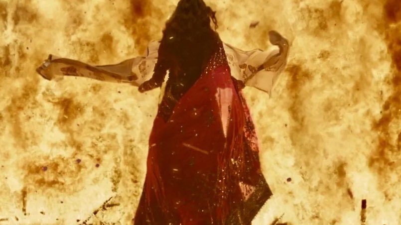 เนื้อเรื่องคือไม่น่าจะตรงตามความจริง น่าจะเป็นแค่ตำนานเรื่องแต่งมากกว่า แต่ตัวพิธีฆ่าตัวตายนี้มีจริงเรียกว่าพิธีเชาหระ คือเวลาเกิดสงครามแล้วพอแพ้ ผู้หญิงก็จะโดนจับไปเป็นทาส โดนข่มขืน ก็เลยมีพิธีนี้ที่ผู้หญิงจะเลือกตายดีกว่าโดนจับไปอะ ฮือออ πーπ