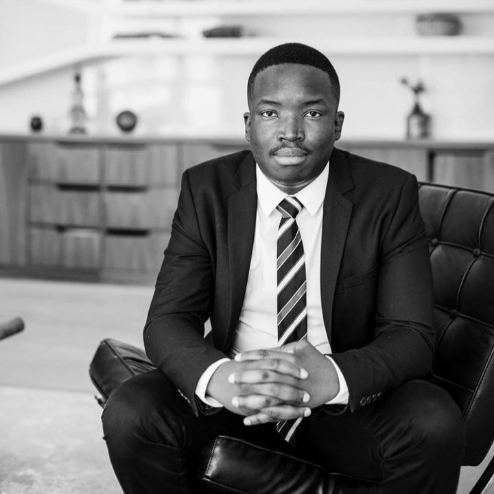KeepitRealFri's tweet photo. Happy Birthday @whoisnkosana aka Co The Founder 🤴🏾 More Life More Blessings 💐
Listen : https://t.co/BXwsRTWadL

#Podcast #redmarketsunday #KeepitRealFri #Stream #ZimHipHop #Zimbabwe #Birthday https://t.co/rck582UEg2