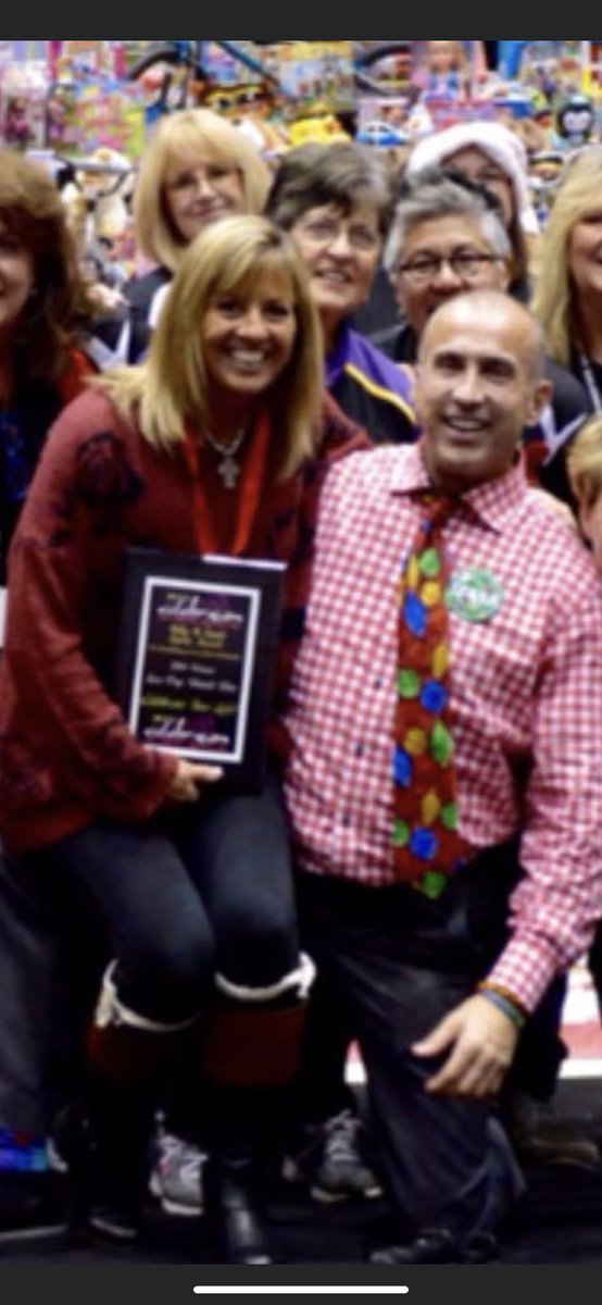 uecheercoach's tweet photo. Thank you Billy for taking my hand guiding me and believing in me 💜 I am so incredibly grateful God shared you with me 🥰 Dream Big-Live Big-Love Big…….. And you did !  Love you Billy Smith ❤️ #AttitudeofGratitude https://t.co/bWfiZ54dxu