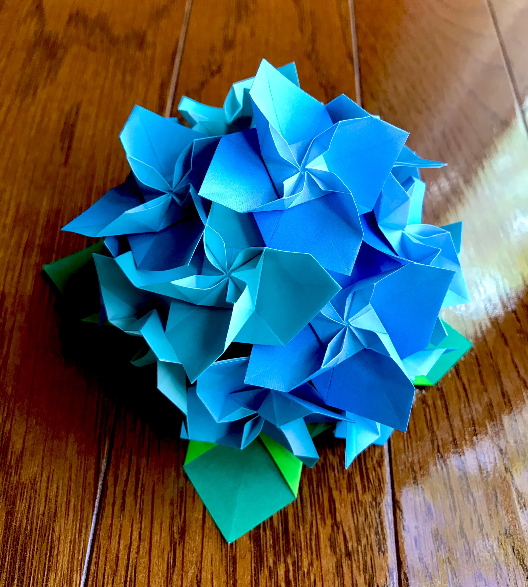 Yui 紫陽花の季節ですね ナイス折り紙さんの 折り紙 アジサイの花 立体 を作りました T Co A8xr8gjt6c Twitter