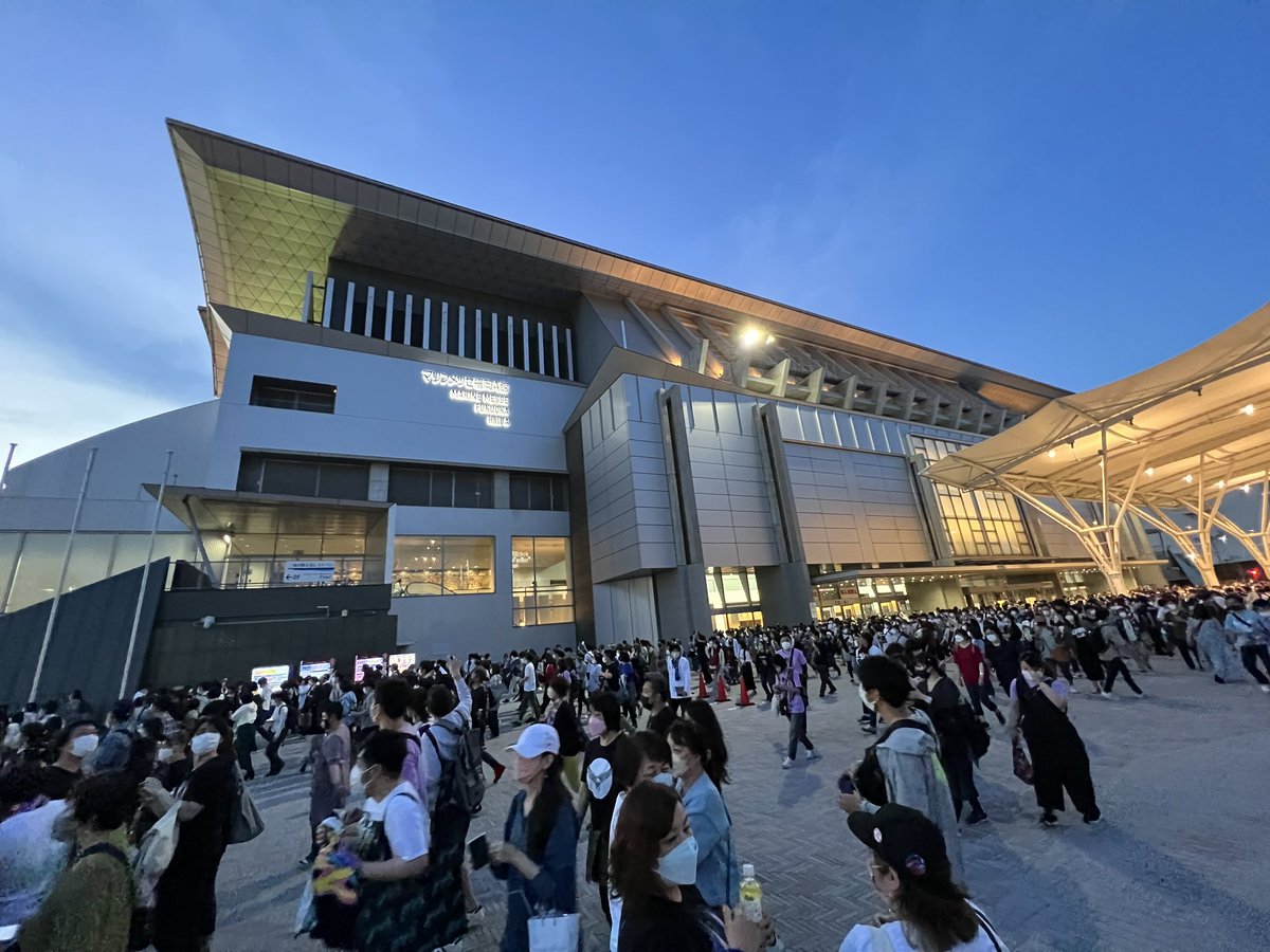 LIVE-GYM終わりました！
感動です。3回泣きました😭😭😭
B’zのライブって観た人を元気にして、明日からまた頑張ろうって思わせてくれる不思議なチカラがあります🤟
「B’z Are My Best」なんだなって改めて思いました😆
明日参戦の方も、その後参戦の方も楽しんでください！