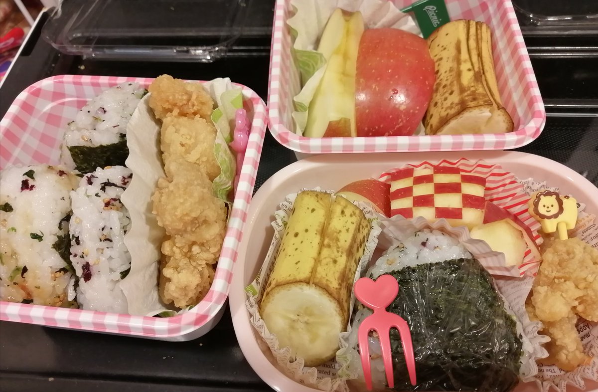 WAIWAIbento's tweet photo. 年長にして初の、親子遠足弁当！
#年長 #親子遠足 #デザートなんて　#食べる暇なかった https://t.co/vWe8vqnL78