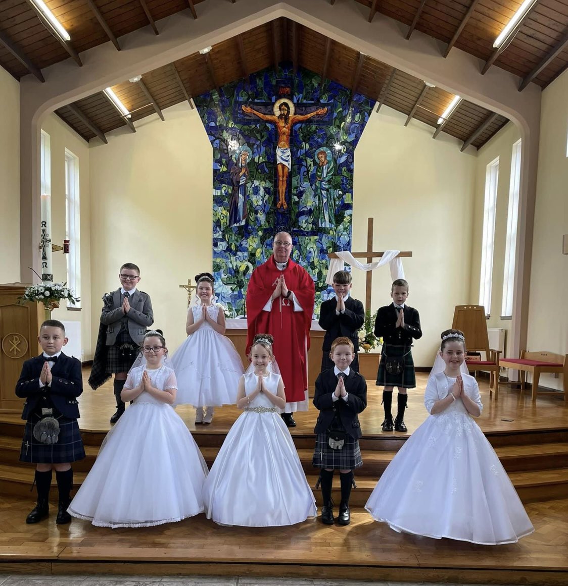 St_BarbarasPS's tweet photo. Well done to all our Primary 4 children who made the Sacrament of Holy Communion today. They were outstanding!A beautiful service Fr Campbell. Thank you to all who joined in the celebration.😇🙏🏻🤍 https://t.co/oLXlZw5uBq