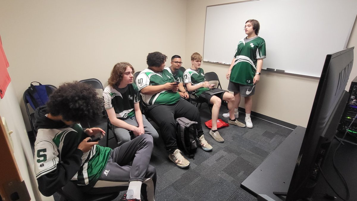HneSports's tweet photo. Regionals Day 1! HN #VALORANT team looking sharp! We have a bye in round 1 and will be facing Louisville or Avon in Round 2. Let's go!! @HNGreenwave @NamerAthletics @HNAdmissions @esports_ohio @CSUVikes_GG https://t.co/BfwKaVmKm7