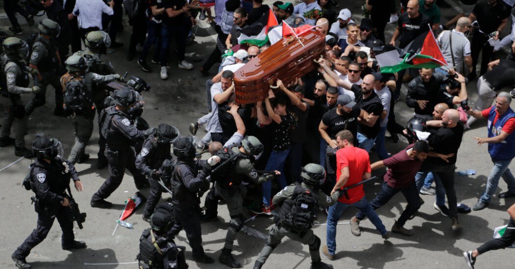 #YolculukÇeviri | İsrail, #ShireenAbuAkleh’i neden infaz etti?

İsrail, Arap dünyasında tanınan, savaşçı olmayan, basın yeleği giyen ve ‘yüksek profilli’ Filistinli birini neden öldürsün? 

yolculuk.org/yolculuk-cevir…