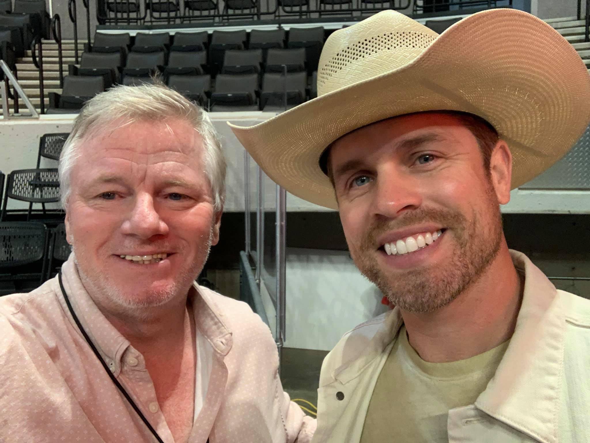 Happy birthday Dustin Lynch. 