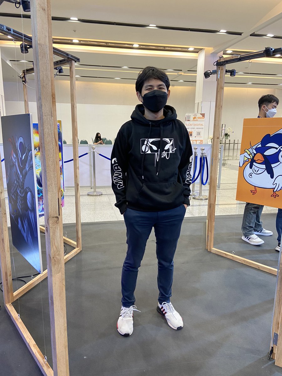 apinya_pub's tweet photo. เจอพี่ฮ้อ เซเลปแห่ง #MWAD เท่ก่อนปุยมุ้ยยคะะ 🤩
#MetaWardenNFT #CryptoExpo https://t.co/W3ZVOCqaIt