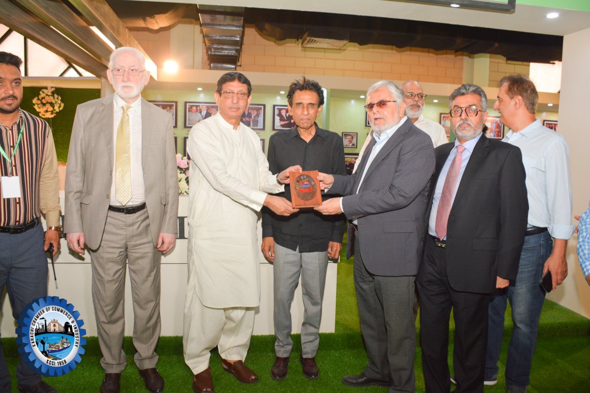midreeskcci's tweet photo. Syed Aminul Haque Member of the National Assembly of Pakistan, Khalid Maqbool Siddiqui Member of the National Assembly of Pakistan Visited 17th My Karachi - Oasis of Harmony International Exhibition 2022.
@SyedAminulHaque @Dr_KMSOfficial #Karachi #KCCI #MyKarachiExhibition https://t.co/cPVxHQBgva